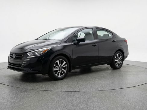 Used 2025 Nissan Versa SV image 3