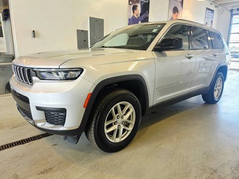 Used 2024 Jeep Grand Cherokee L Laredo AWD/4WD image 4