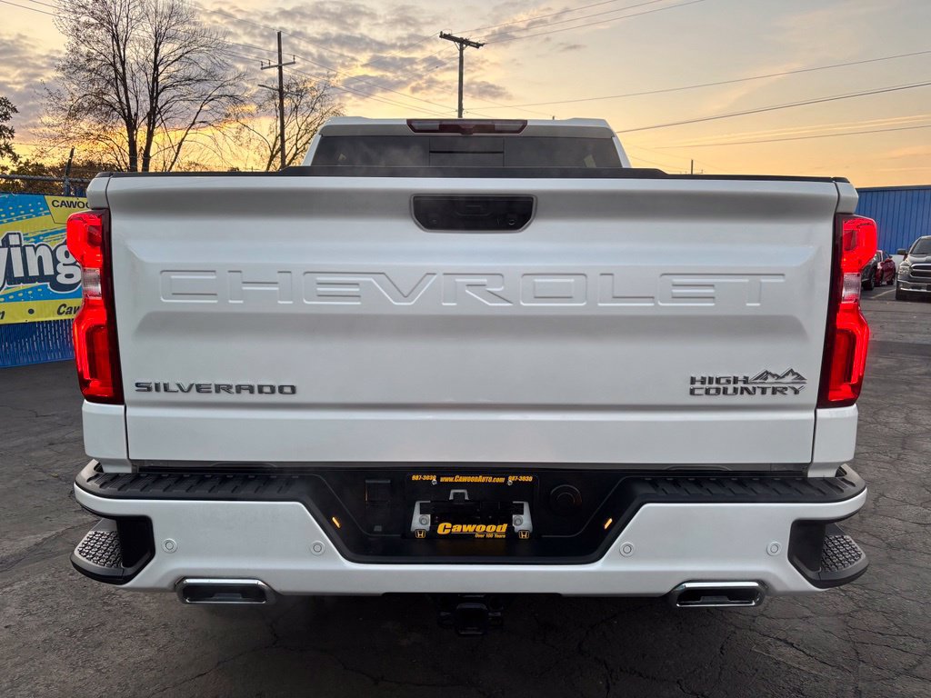 Used 2024 Chevrolet Silverado 1500 High Country w/ High Country Premium Package AWD/4WD image 3