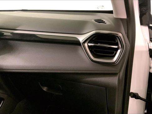 Used 2025 Chevrolet TrailBlazer LT AWD/4WD image 16