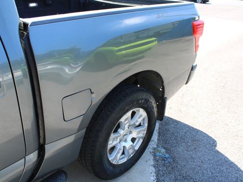 Used 2017 Nissan Titan SV AWD/4WD image 4
