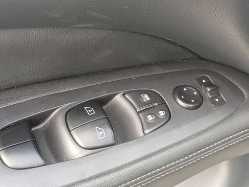 Used 2020 Nissan Pathfinder SV AWD/4WD image 16