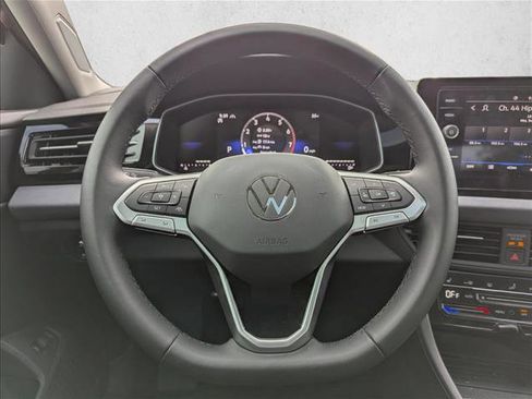 Certified 2025 Volkswagen Jetta SE w/ Sunroof Package FWD image 15