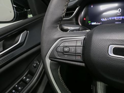 Used 2023 Jeep Grand Cherokee L Laredo AWD/4WD image 32