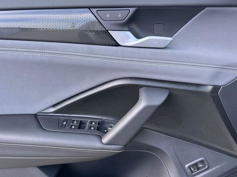 New 2026 Volkswagen Tiguan SE image 10