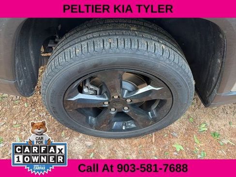 Used 2025 Jeep Grand Cherokee L Limited w/ Black Appearance Package image 14