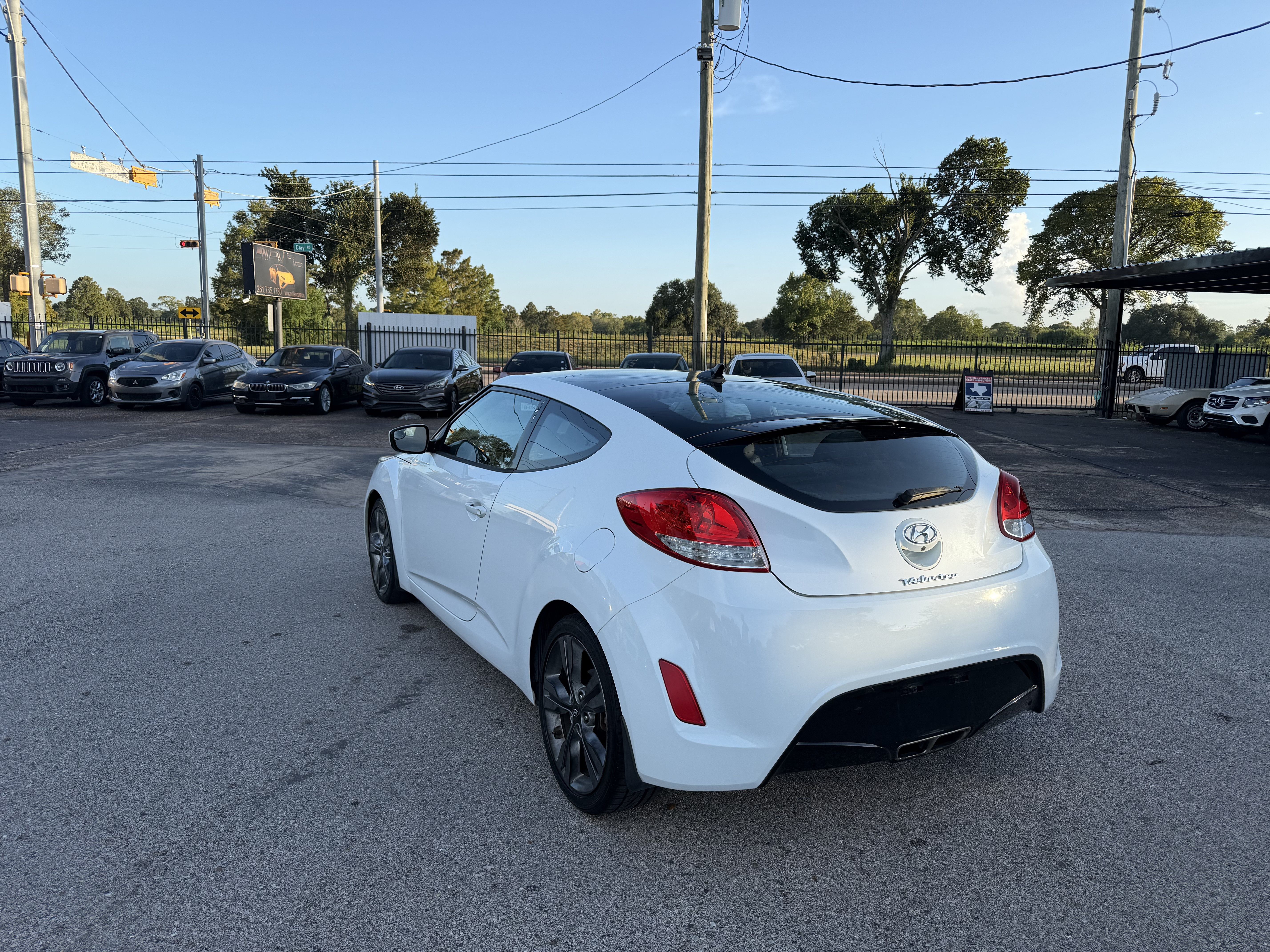 Used 2016 Hyundai Veloster w/ Option Group 02 FWD image 5