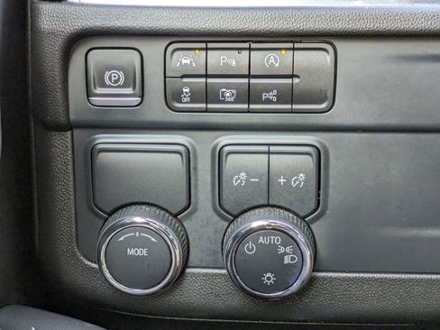 Used 2025 Chevrolet Suburban LT RWD image 25