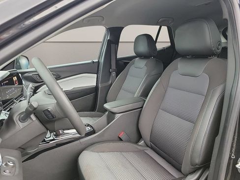 Used 2024 Chevrolet Trax LT FWD image 10