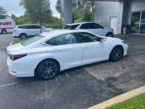 Used 2023 Lexus ES 350 w/ Premium Package FWD image 3