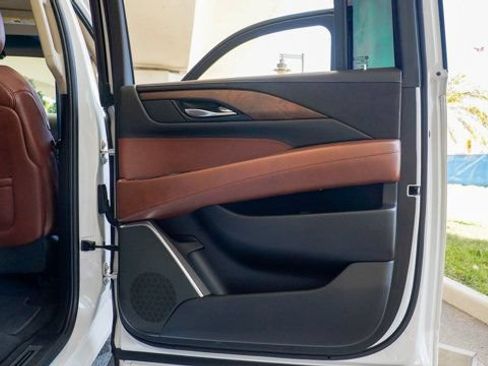Used 2019 Cadillac Escalade ESV Premium Luxury RWD image 86