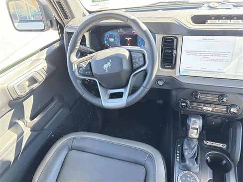 New 2025 Ford Bronco Outer Banks w/ Sasquatch Package image 13
