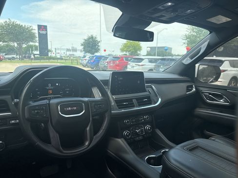 Used 2023 GMC Yukon AT4 w/ AT4 Premium Package AWD/4WD image 6