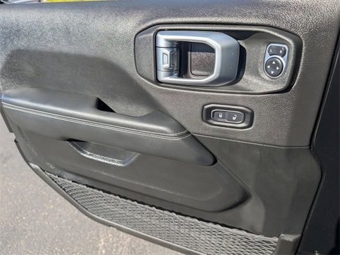 Used 2023 Jeep Gladiator Overland w/ Cold Weather Group image 20