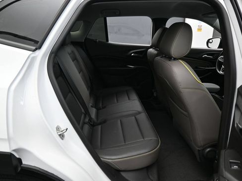 Used 2025 Chevrolet Trax ACTIV FWD image 35