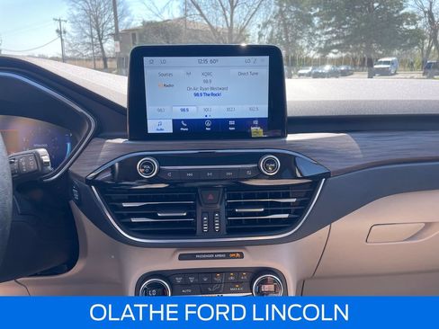 Used 2020 Ford Escape Titanium w/ Titanium Premium Package 2.0 AWD/4WD image 16