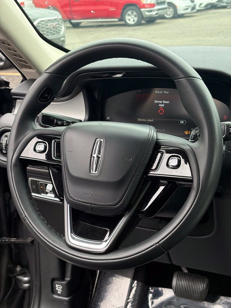 Used 2023 Lincoln Aviator AWD w/ Premium Package image 23