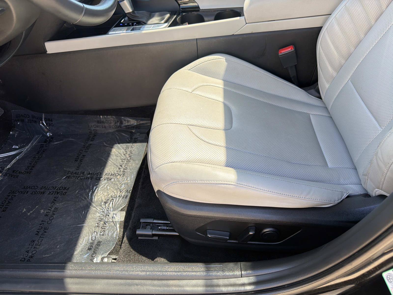 Used 2024 Hyundai Elantra Limited FWD image 17