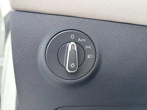 New 2026 Volkswagen Taos SE AWD/4WD image 30