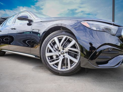 New 2026 Mercedes-Benz E 350 4MATIC Sedan image 3