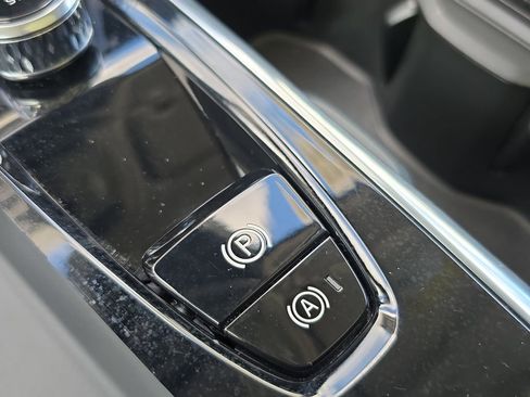 Certified 2022 Volvo V60 T5 Cross Country w/ Climate Package image 33