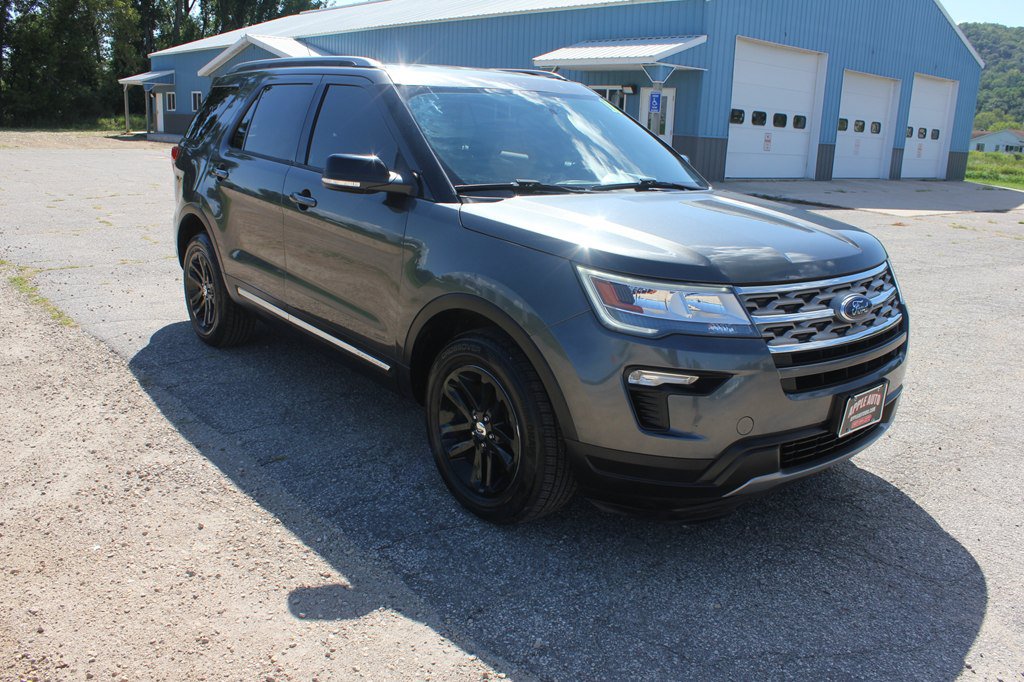 Used 2018 Ford Explorer XLT w/ Equipment Group 201A AWD/4WD image 3