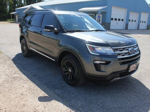 Used 2018 Ford Explorer XLT w/ Equipment Group 201A AWD/4WD image 3
