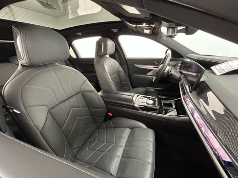 Used 2023 BMW 760i xDrive AWD/4WD image 40