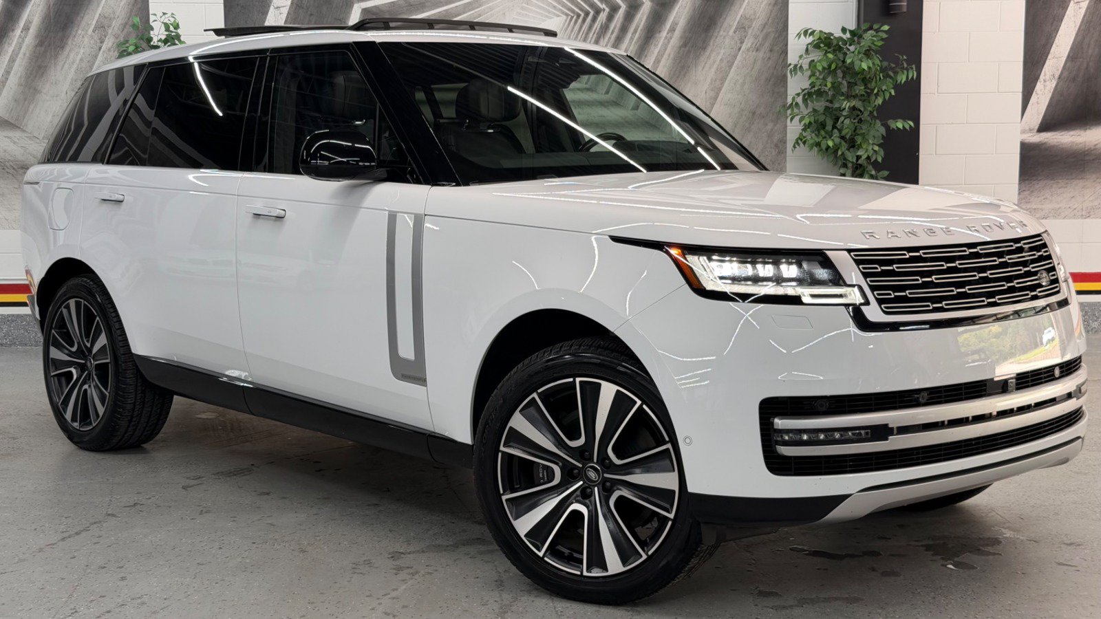 Used 2024 Land Rover Range Rover Long Wheelbase Autobiography AWD/4WD image 1
