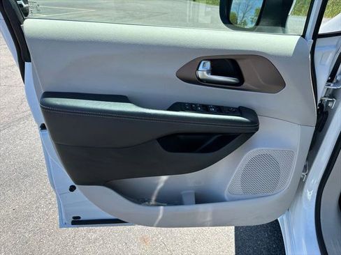 Certified 2023 Chrysler Voyager LX FWD image 19