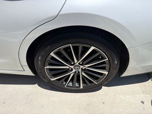 Used 2023 Lexus ES 350 w/ Premium Package FWD image 7