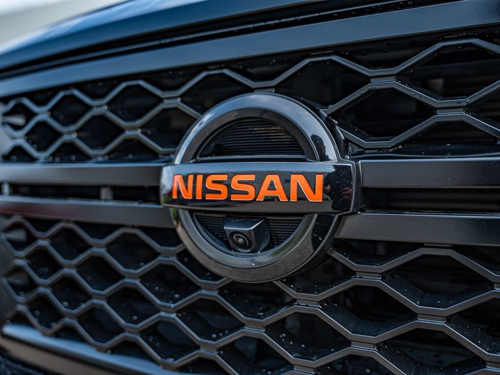 Used 2022 Nissan Titan PRO-4X w/ Pro-4x Convenience Package AWD/4WD image 12