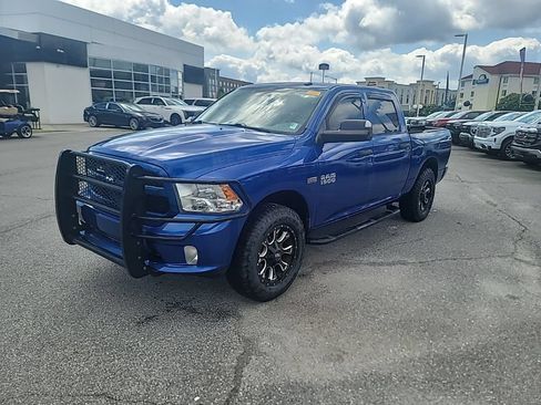 Used 2017 RAM 1500 Express AWD/4WD image 3