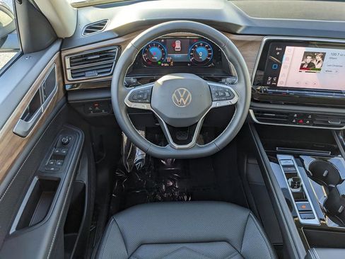 New 2026 Volkswagen Atlas SE FWD image 14