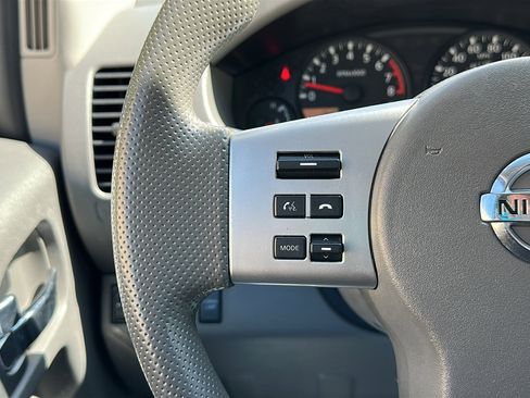 Used 2015 Nissan Frontier SV w/ SV Value Truck Package AWD/4WD image 16