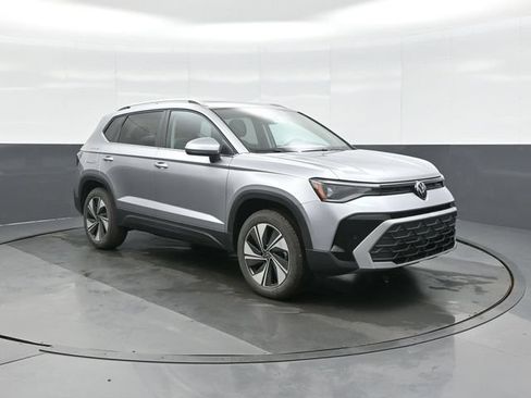 New 2026 Volkswagen Taos SE AWD/4WD image 1