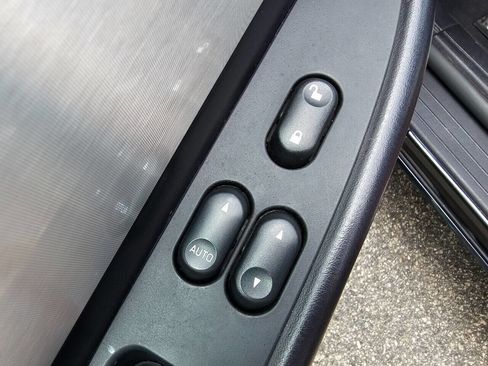 Used 2003 Ford Thunderbird RWD image 10