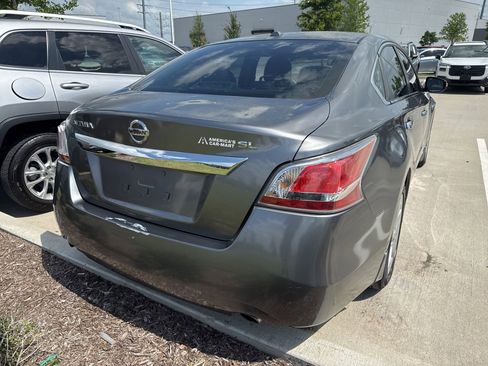 Used 2015 Nissan Altima 2.5 SL w/ Technology Package FWD image 3
