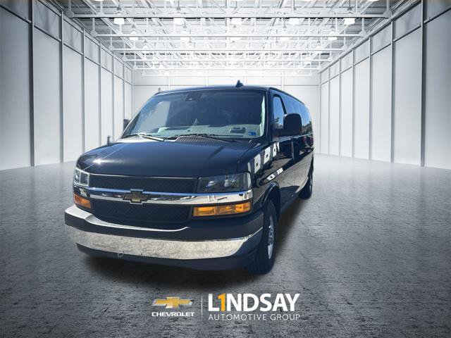 Used 2025 Chevrolet Express 3500 LT w/ LT Preferred Equipment Group RWD image 2