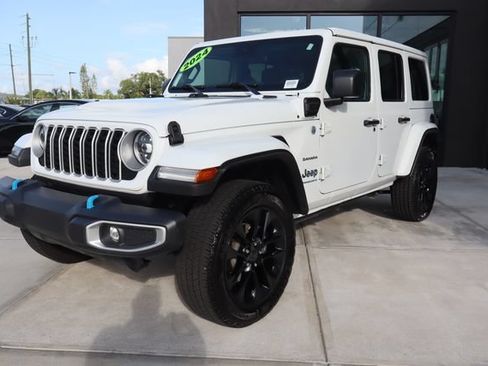 Used 2024 Jeep Wrangler Unlimited Sahara AWD/4WD image 8