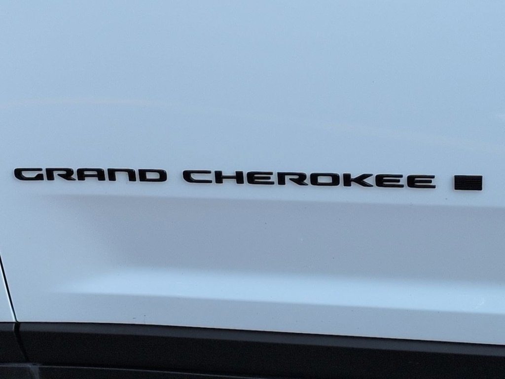 Used 2024 Jeep Grand Cherokee Altitude AWD/4WD image 25