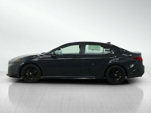 Used 2025 Toyota Camry SE image 2