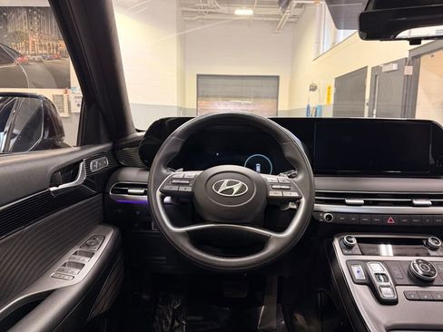 Used 2023 Hyundai Palisade Calligraphy image 22
