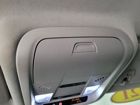 Used 2021 GMC Terrain SLT image 34