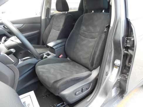 Used 2015 Nissan Rogue SV image 27