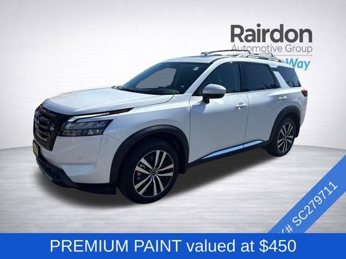 Used 2025 Nissan Pathfinder Platinum w/ Black Appearance Package AWD/4WD image 3