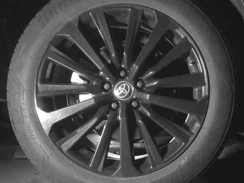 Used 2025 Toyota Highlander XSE AWD/4WD image 15