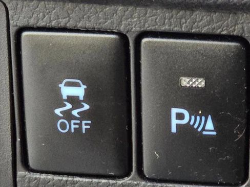 Used 2020 Toyota Sienna SE Premium w/ Nightshade Edition FWD image 10