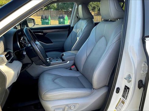 Used 2022 Toyota Highlander Limited image 28