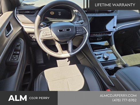 New 2026 Jeep Grand Cherokee Altitude AWD/4WD image 9